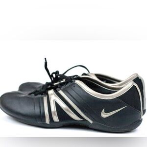 Nike Air Capri black leather sneakers size 8.5 women's